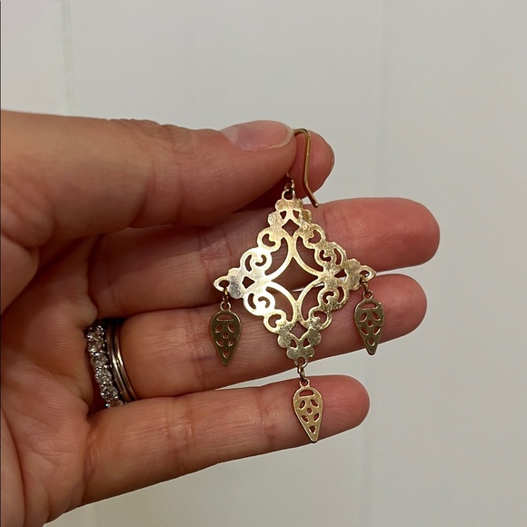 Light Weight Elegant Gold Filigree Earrings - Picture 6 of 7